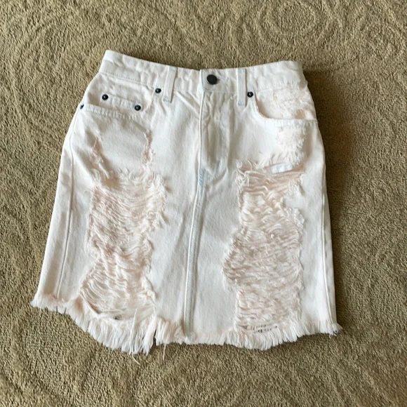 CARMAR denim skirt. - Picture 4 of 12